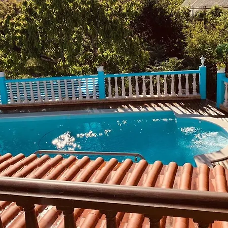 ゲストハウス Belavista & Pool