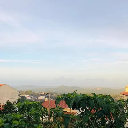 Belavista & Pool Guest house