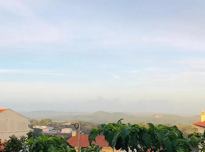 Belavista & Pool בית הארחה